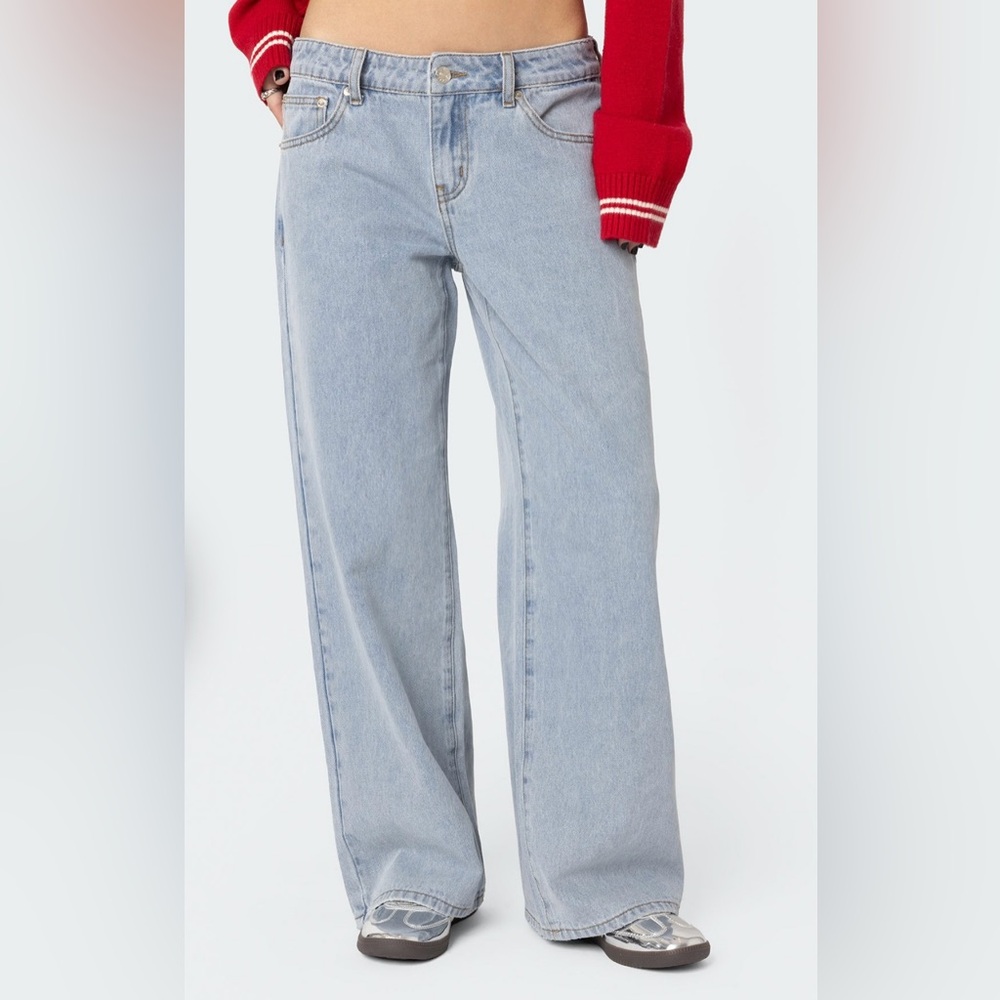 Edikted | Petite Raelynn Washed Low Rise Jeans in Light Blue | Size S (US 25)